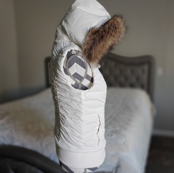 American RagJuniors' Hooded Puffer Vest with faux fur - Picture 2 of 4